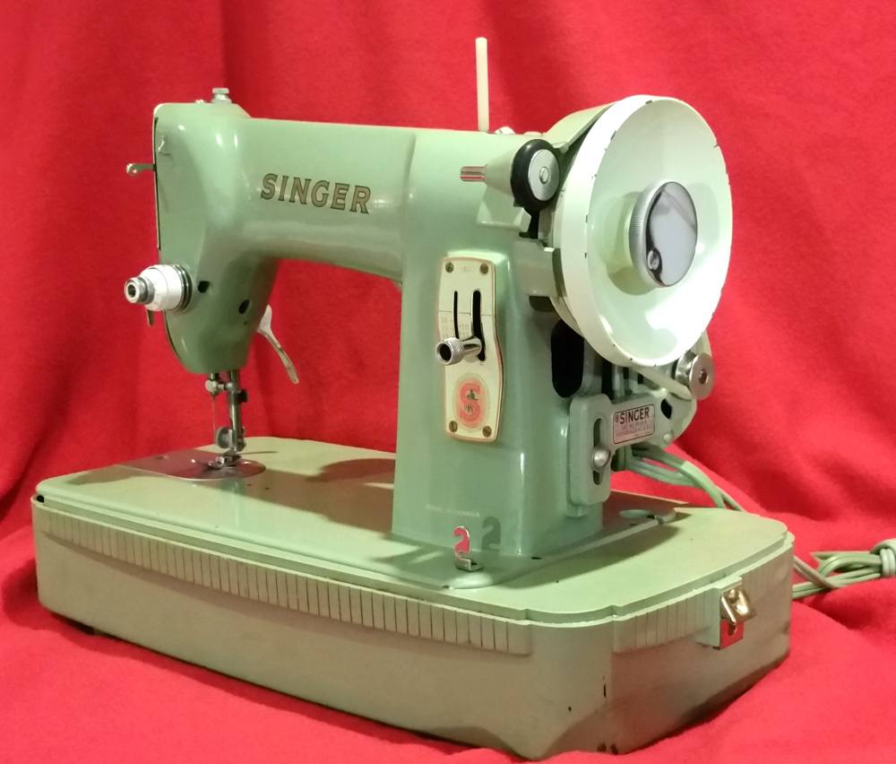 Beautiful Singer 185J Vintage Sewing Machine